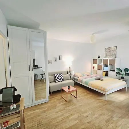 A Deux Pas Du Rer A Apartamento